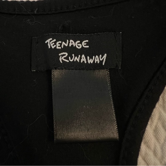 TEENAGE RUNAWAY Studded Skull Racer Back Tank - Picture 6 of 8